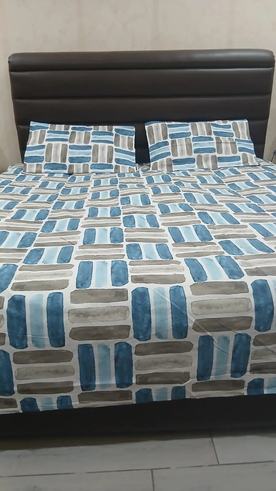 Geometric Printed Cotton Bedsheet Set with Pillow Covers